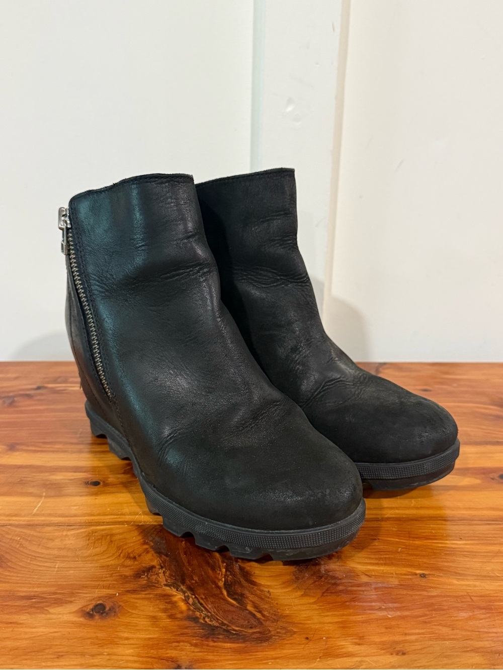 Sorel Joan of Arctic Wedge II Zip Leather Black Booties